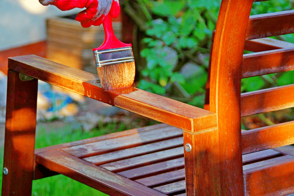 Quelle peinture choisir pour relooker un meuble en bois ?